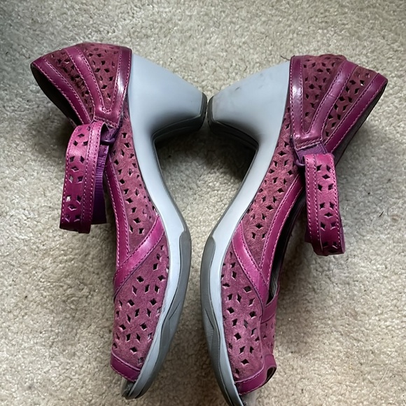 Merrell one of a Kind Magenta Functional Heels - Picture 2 of 6